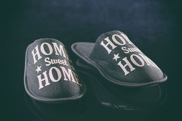 Jak dobrać idealne buty do domu? Porady dla panów